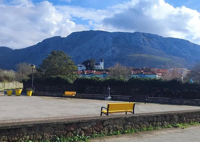 Estela, Muy Cerca De *